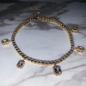 Square tennis chocker